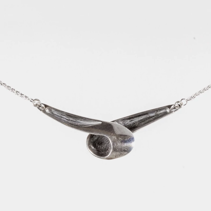 art deco stílusú ezüst collier csavart mintával